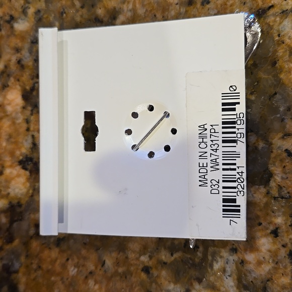 Holiday pin - Picture 2 of 2